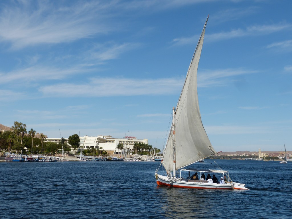 Aswan, Crociera e&nbsp;Luxor